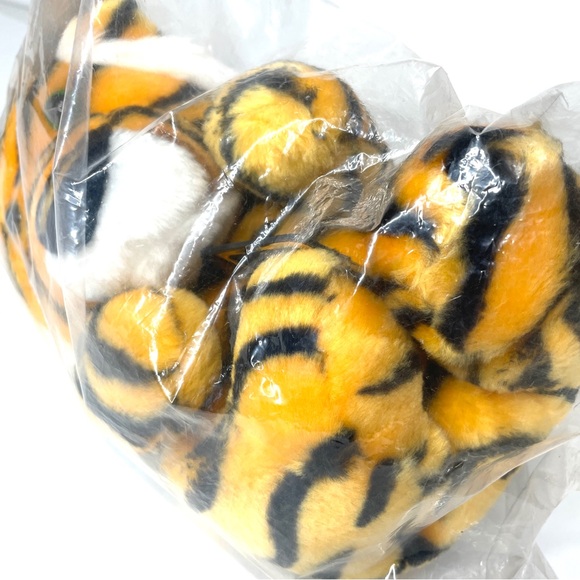 Golf Digest Tiger Plush Headcover - Picture 4 of 11